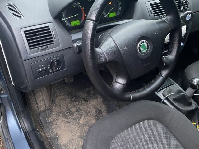 Синий Шкода Фабия, объемом двигателя 1.2 л и пробегом 370 тыс. км за 3450 $, фото 5 на Automoto.ua