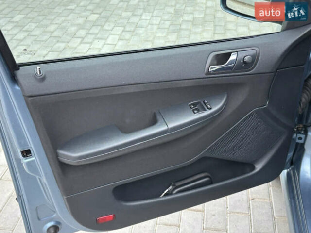 Синий Шкода Фабия, объемом двигателя 1.4 л и пробегом 239 тыс. км за 5700 $, фото 23 на Automoto.ua