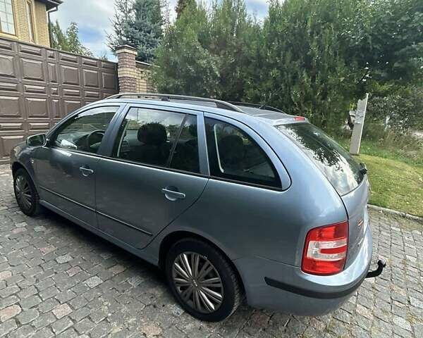 Синий Шкода Фабия, объемом двигателя 1.4 л и пробегом 214 тыс. км за 4999 $, фото 1 на Automoto.ua