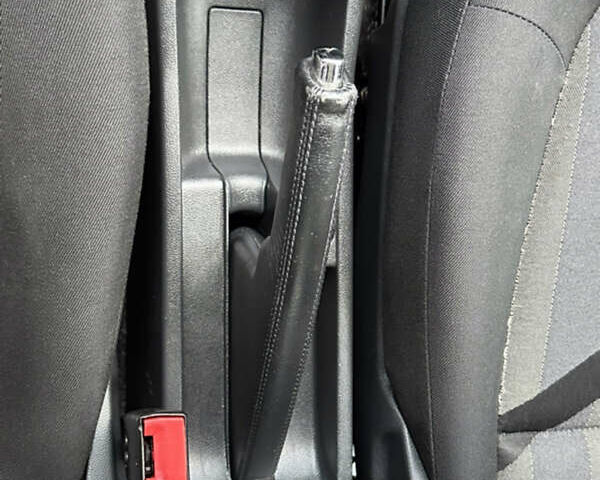 Синий Шкода Фабия, объемом двигателя 1.4 л и пробегом 239 тыс. км за 5700 $, фото 29 на Automoto.ua