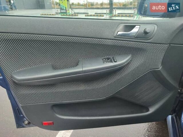 Синий Шкода Фабия, объемом двигателя 1.4 л и пробегом 228 тыс. км за 4600 $, фото 7 на Automoto.ua