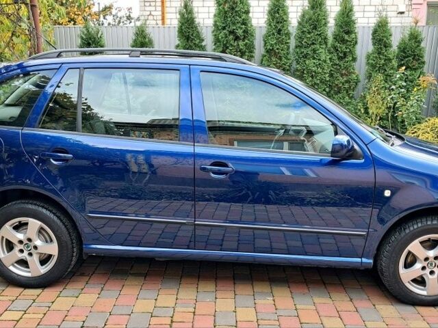 Синий Шкода Фабия, объемом двигателя 0 л и пробегом 216 тыс. км за 5200 $, фото 3 на Automoto.ua