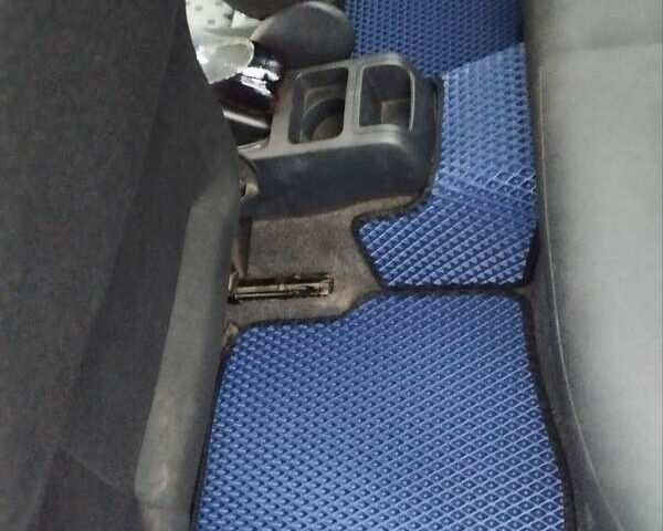 Синий Шкода Фабия, объемом двигателя 1.2 л и пробегом 198 тыс. км за 3800 $, фото 8 на Automoto.ua