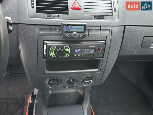 Синий Шкода Фабия, объемом двигателя 1.4 л и пробегом 239 тыс. км за 5700 $, фото 31 на Automoto.ua