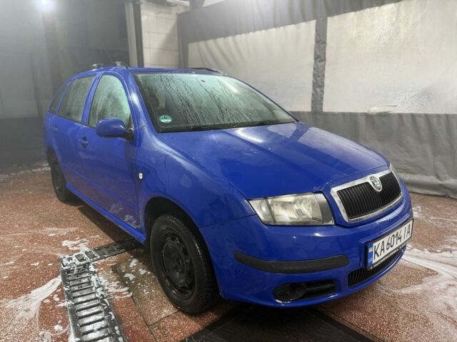 Синий Шкода Фабия, объемом двигателя 1.4 л и пробегом 230 тыс. км за 4999 $, фото 2 на Automoto.ua
