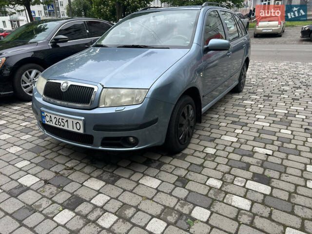 Синий Шкода Фабия, объемом двигателя 1.4 л и пробегом 242 тыс. км за 4600 $, фото 1 на Automoto.ua