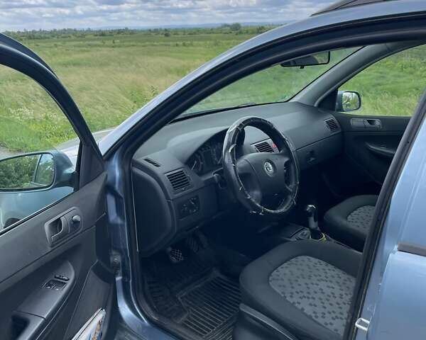 Синий Шкода Фабия, объемом двигателя 1.39 л и пробегом 330 тыс. км за 4000 $, фото 7 на Automoto.ua