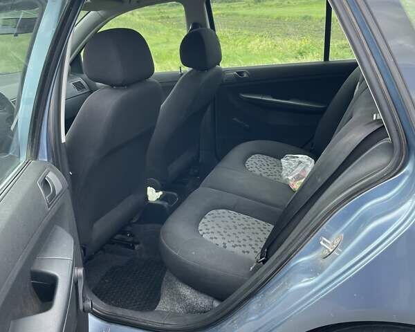 Синий Шкода Фабия, объемом двигателя 1.39 л и пробегом 330 тыс. км за 4000 $, фото 1 на Automoto.ua