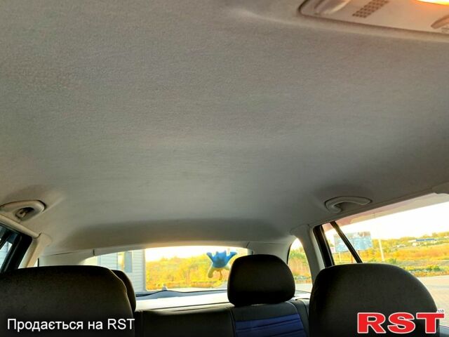 Синій Шкода Фабія, об'ємом двигуна 1.4 л та пробігом 260 тис. км за 4800 $, фото 10 на Automoto.ua