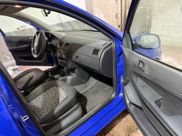 Синий Шкода Фабия, объемом двигателя 1.4 л и пробегом 230 тыс. км за 4999 $, фото 13 на Automoto.ua