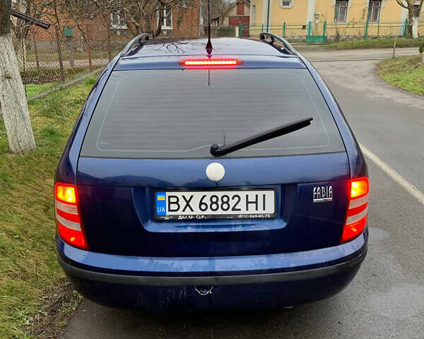 Синий Шкода Фабия, объемом двигателя 1.39 л и пробегом 247 тыс. км за 3400 $, фото 4 на Automoto.ua