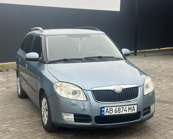 Синий Шкода Фабия, объемом двигателя 1.39 л и пробегом 285 тыс. км за 3950 $, фото 2 на Automoto.ua