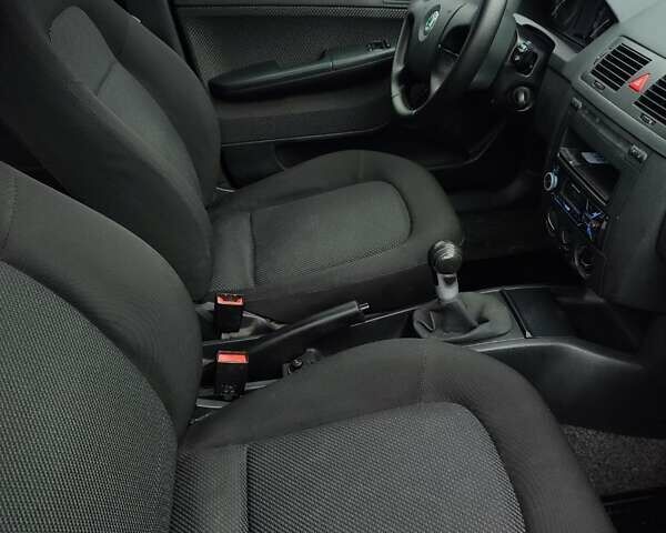 Синий Шкода Фабия, объемом двигателя 1.4 л и пробегом 228 тыс. км за 4600 $, фото 9 на Automoto.ua