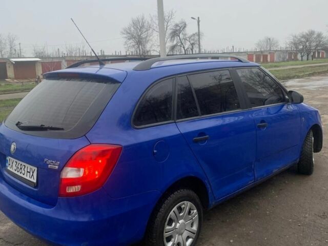 Синий Шкода Фабия, объемом двигателя 1 л и пробегом 240 тыс. км за 3850 $, фото 2 на Automoto.ua