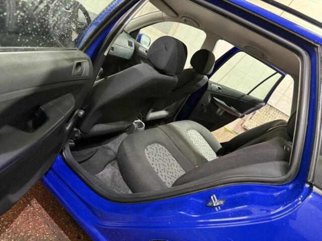 Синий Шкода Фабия, объемом двигателя 1.4 л и пробегом 230 тыс. км за 4999 $, фото 16 на Automoto.ua