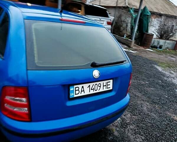 Синий Шкода Фабия, объемом двигателя 1.2 л и пробегом 140 тыс. км за 5671 $, фото 1 на Automoto.ua