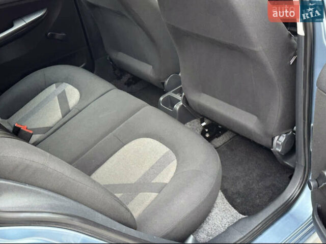 Синий Шкода Фабия, объемом двигателя 1.4 л и пробегом 239 тыс. км за 5700 $, фото 43 на Automoto.ua