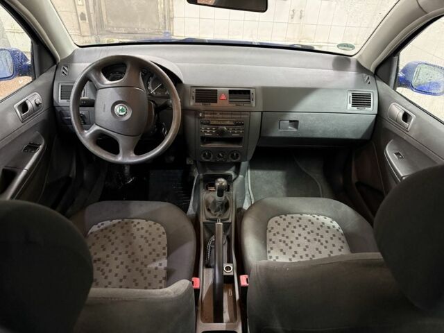 Синий Шкода Фабия, объемом двигателя 1.4 л и пробегом 230 тыс. км за 4999 $, фото 12 на Automoto.ua