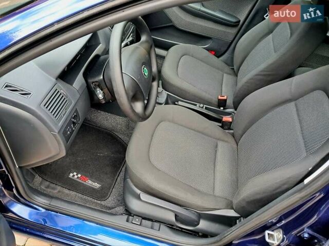 Синий Шкода Фабия, объемом двигателя 1.4 л и пробегом 216 тыс. км за 5200 $, фото 10 на Automoto.ua