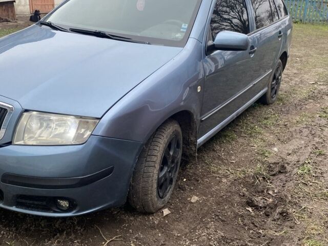 Синий Шкода Фабия, объемом двигателя 1.2 л и пробегом 370 тыс. км за 3450 $, фото 1 на Automoto.ua