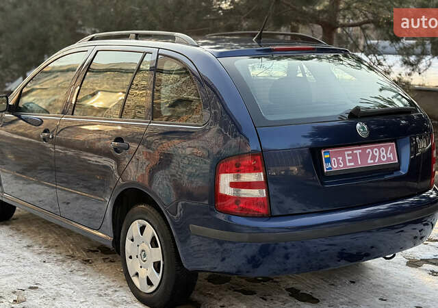 Синий Шкода Фабия, объемом двигателя 1.4 л и пробегом 235 тыс. км за 4200 $, фото 2 на Automoto.ua