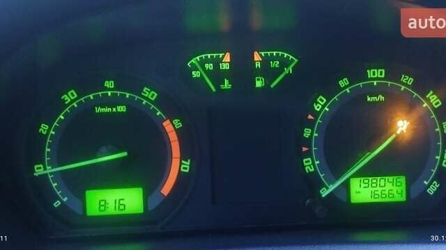 Синий Шкода Фабия, объемом двигателя 1.2 л и пробегом 198 тыс. км за 3800 $, фото 4 на Automoto.ua