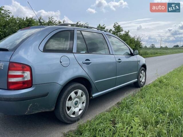 Синий Шкода Фабия, объемом двигателя 1.39 л и пробегом 330 тыс. км за 4000 $, фото 5 на Automoto.ua