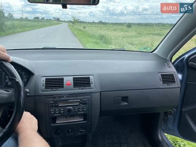 Синий Шкода Фабия, объемом двигателя 1.39 л и пробегом 330 тыс. км за 4000 $, фото 6 на Automoto.ua