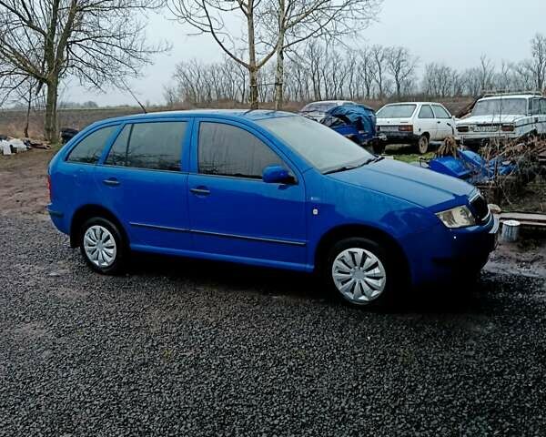 Синий Шкода Фабия, объемом двигателя 1.2 л и пробегом 140 тыс. км за 5671 $, фото 3 на Automoto.ua