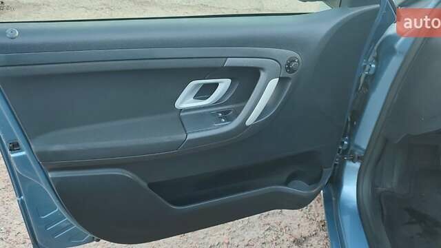 Синий Шкода Фабия, объемом двигателя 1.4 л и пробегом 245 тыс. км за 5600 $, фото 9 на Automoto.ua