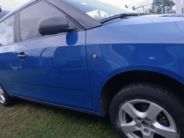 Синий Шкода Фабия, объемом двигателя 0 л и пробегом 240 тыс. км за 4199 $, фото 5 на Automoto.ua