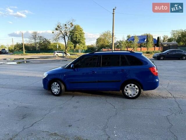 Синий Шкода Фабия, объемом двигателя 1.6 л и пробегом 343 тыс. км за 5000 $, фото 2 на Automoto.ua