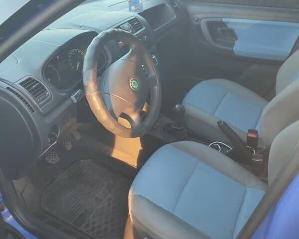 Синій Шкода Фабія, об'ємом двигуна 1.2 л та пробігом 220 тис. км за 4400 $, фото 2 на Automoto.ua