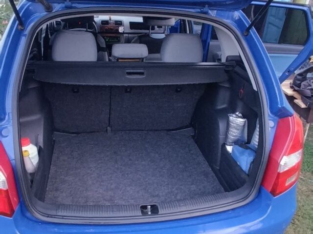 Синий Шкода Фабия, объемом двигателя 0 л и пробегом 240 тыс. км за 4199 $, фото 1 на Automoto.ua