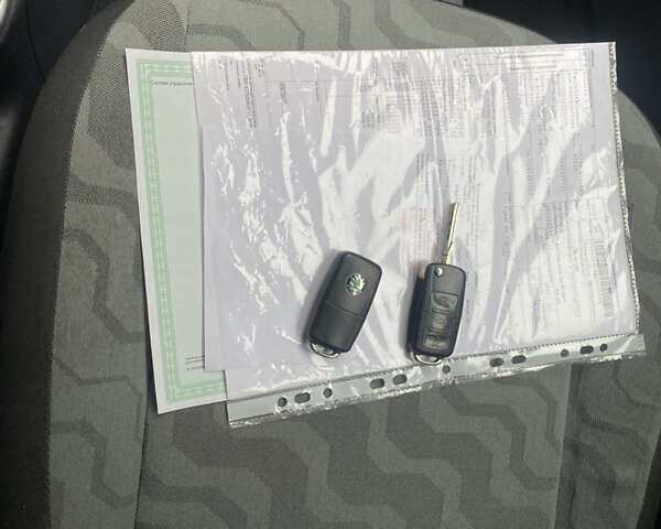 Синій Шкода Фабія, об'ємом двигуна 1.39 л та пробігом 183 тис. км за 5100 $, фото 32 на Automoto.ua