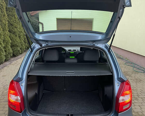 Синий Шкода Фабия, объемом двигателя 1.6 л и пробегом 229 тыс. км за 7200 $, фото 21 на Automoto.ua