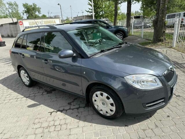 Синий Шкода Фабия, объемом двигателя 1.6 л и пробегом 219 тыс. км за 6400 $, фото 1 на Automoto.ua
