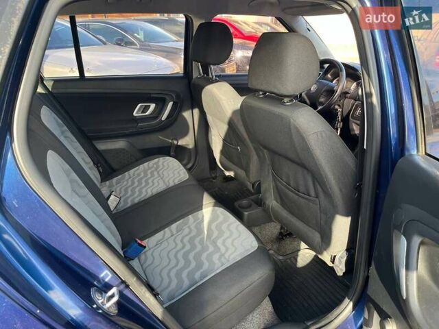 Синий Шкода Фабия, объемом двигателя 1.39 л и пробегом 212 тыс. км за 4399 $, фото 11 на Automoto.ua