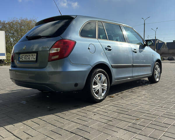 Синий Шкода Фабия, объемом двигателя 1.2 л и пробегом 265 тыс. км за 4000 $, фото 3 на Automoto.ua
