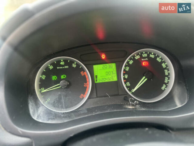 Синий Шкода Фабия, объемом двигателя 1.6 л и пробегом 205 тыс. км за 5150 $, фото 30 на Automoto.ua