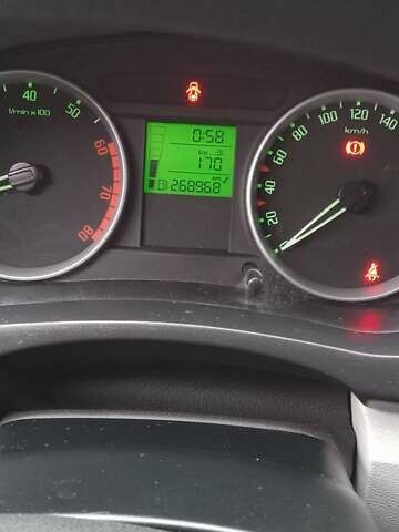 Синий Шкода Фабия, объемом двигателя 1.6 л и пробегом 268 тыс. км за 5300 $, фото 10 на Automoto.ua