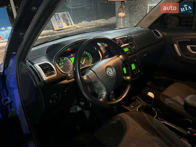 Синий Шкода Фабия, объемом двигателя 1.6 л и пробегом 255 тыс. км за 6200 $, фото 8 на Automoto.ua