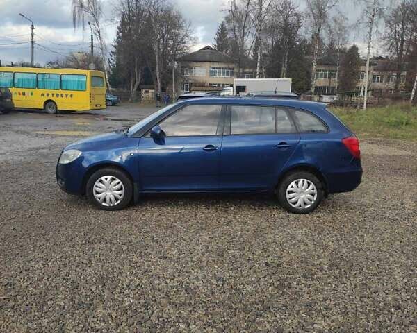 Синий Шкода Фабия, объемом двигателя 1.4 л и пробегом 219 тыс. км за 4449 $, фото 2 на Automoto.ua