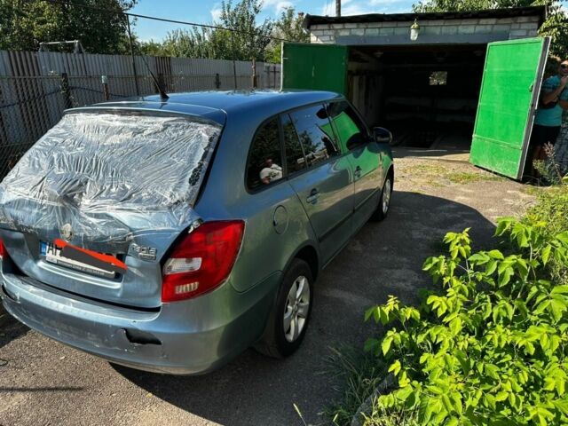 Синий Шкода Фабия, объемом двигателя 1 л и пробегом 19 тыс. км за 3200 $, фото 2 на Automoto.ua