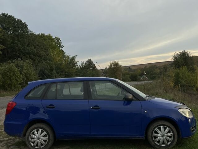Синий Шкода Фабия, объемом двигателя 1.2 л и пробегом 250 тыс. км за 3700 $, фото 3 на Automoto.ua