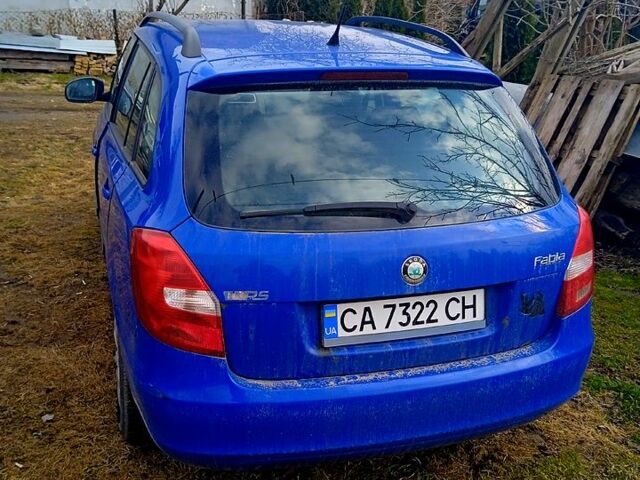 Синий Шкода Фабия, объемом двигателя 12 л и пробегом 280 тыс. км за 3600 $, фото 2 на Automoto.ua