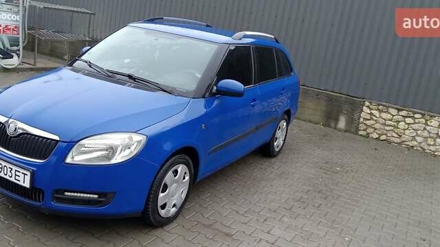 Синий Шкода Фабия, объемом двигателя 1.6 л и пробегом 268 тыс. км за 5300 $, фото 2 на Automoto.ua