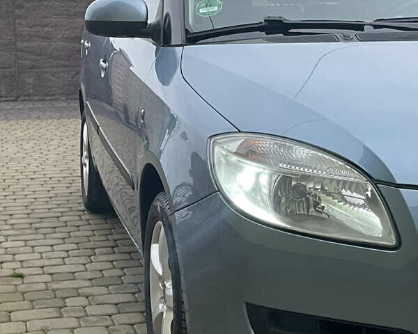 Синий Шкода Фабия, объемом двигателя 1.6 л и пробегом 229 тыс. км за 7200 $, фото 6 на Automoto.ua