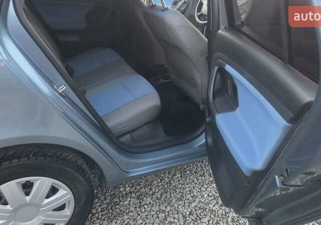 Синий Шкода Фабия, объемом двигателя 1.2 л и пробегом 303 тыс. км за 4100 $, фото 17 на Automoto.ua