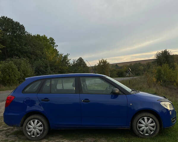 Синий Шкода Фабия, объемом двигателя 1.2 л и пробегом 270 тыс. км за 4500 $, фото 3 на Automoto.ua